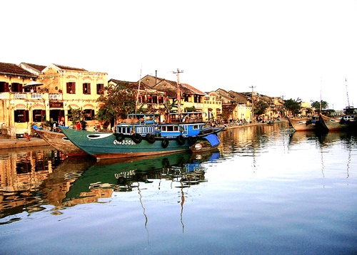 Peaceful scenery of Hoi An ancient town